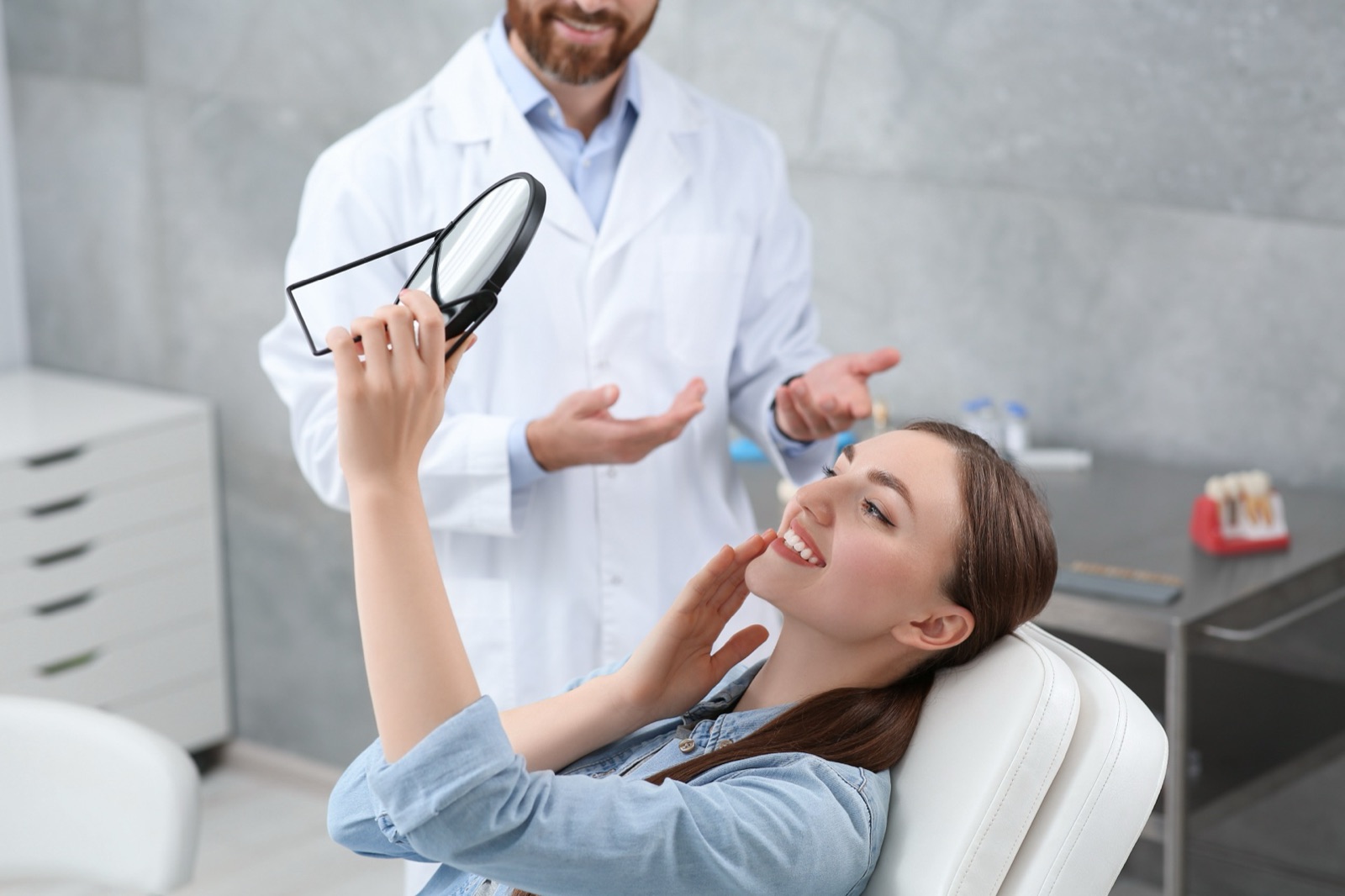 Patient checking results in mirror